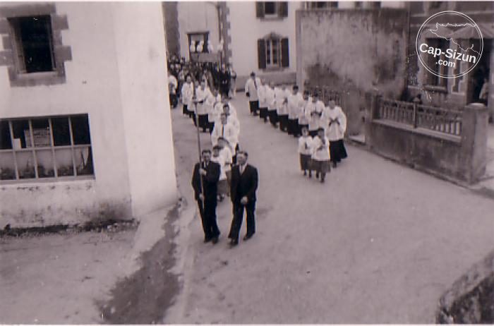 Procession à Cléden (Années 50) 