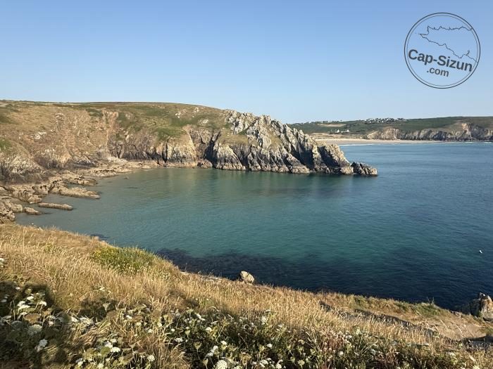 La baie des Trépassés vue du port du Vorlen