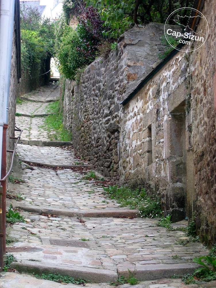 Pont Croix, la Petite Rue Chère