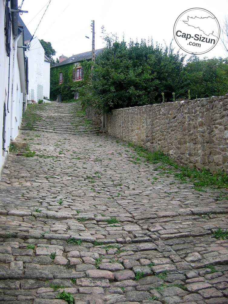 Pont Croix, la Grande Rue Chère