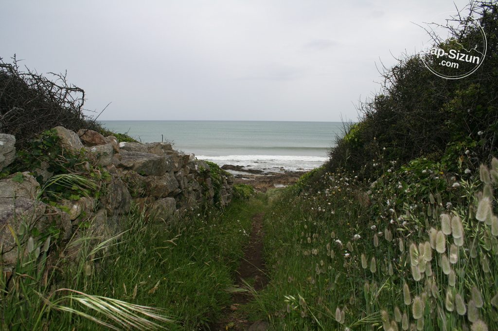 Sentier entre Mesperleuc et Gwendrez