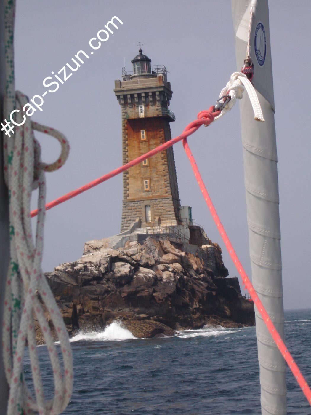 Passage dans le Raz de Sein à la voile