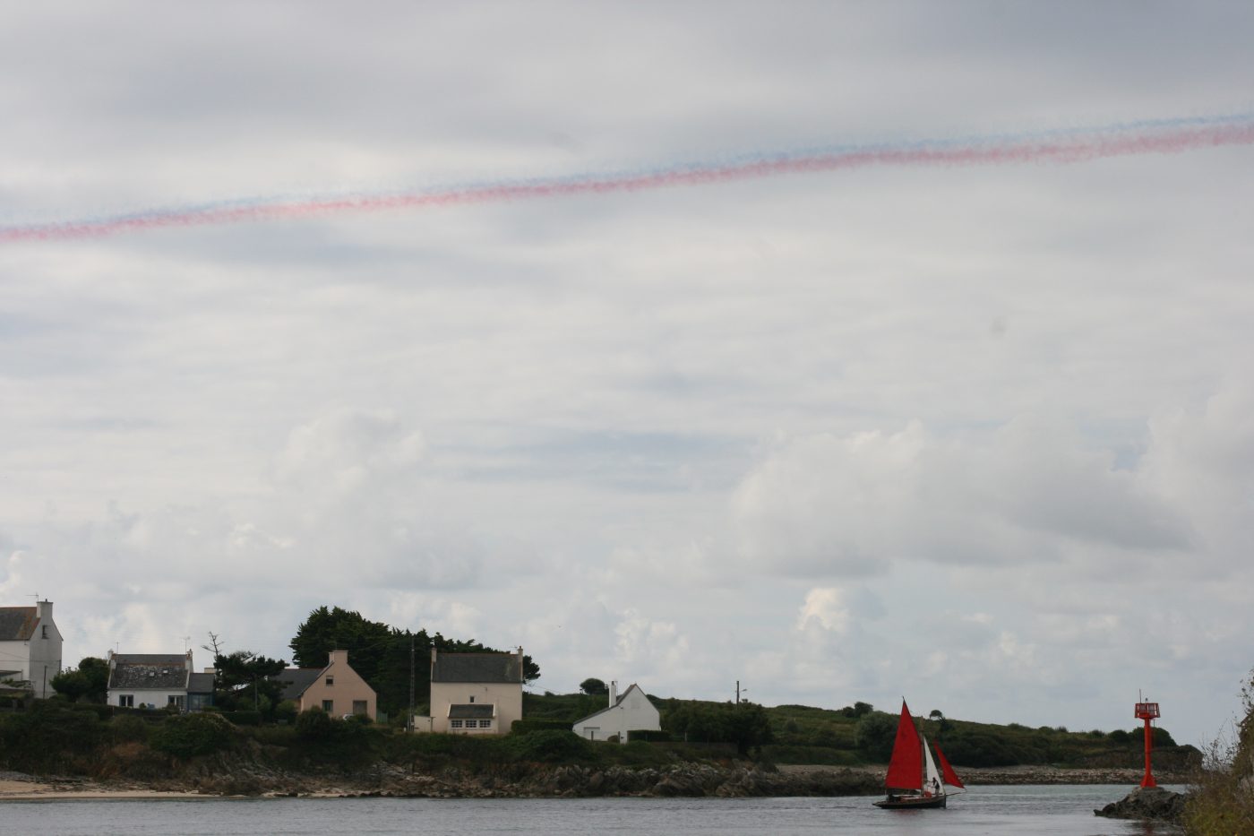 Passage de la patrouille de France sur l'embouchure du Goyen