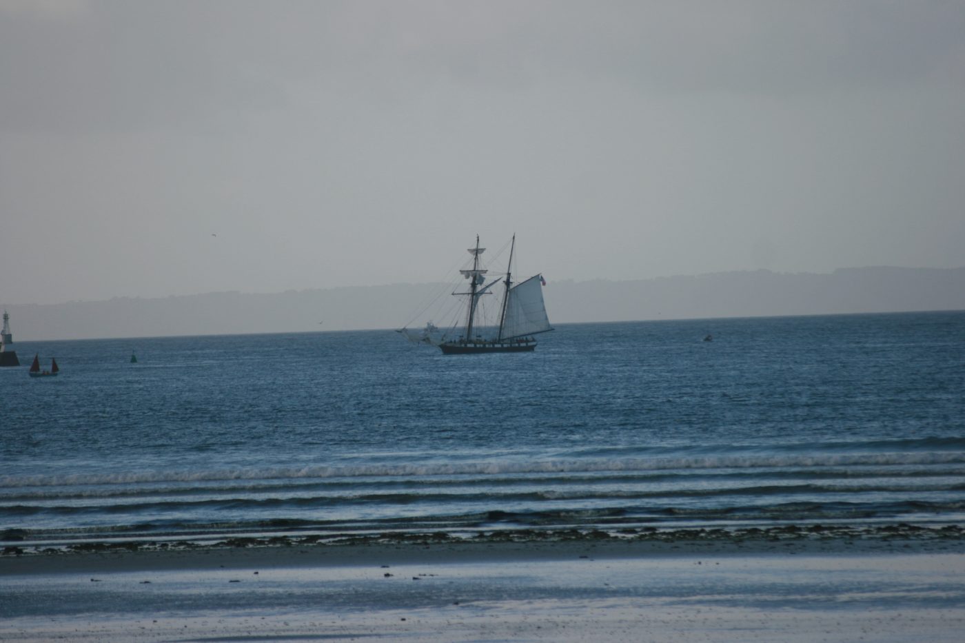 Voilier entrant au port de Douarnenez