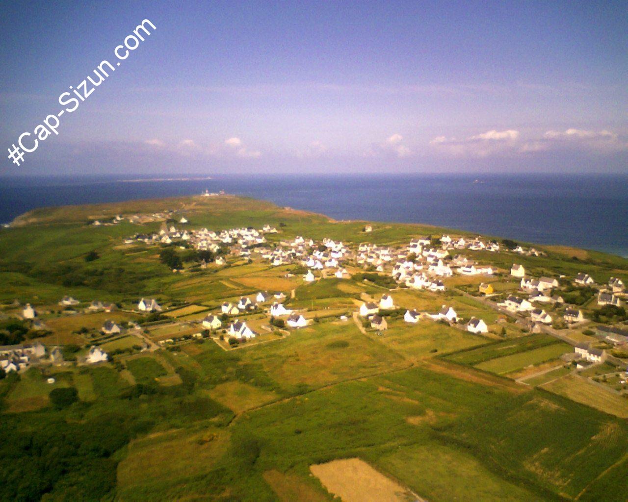 La pointe du raz et l' ile de Sein