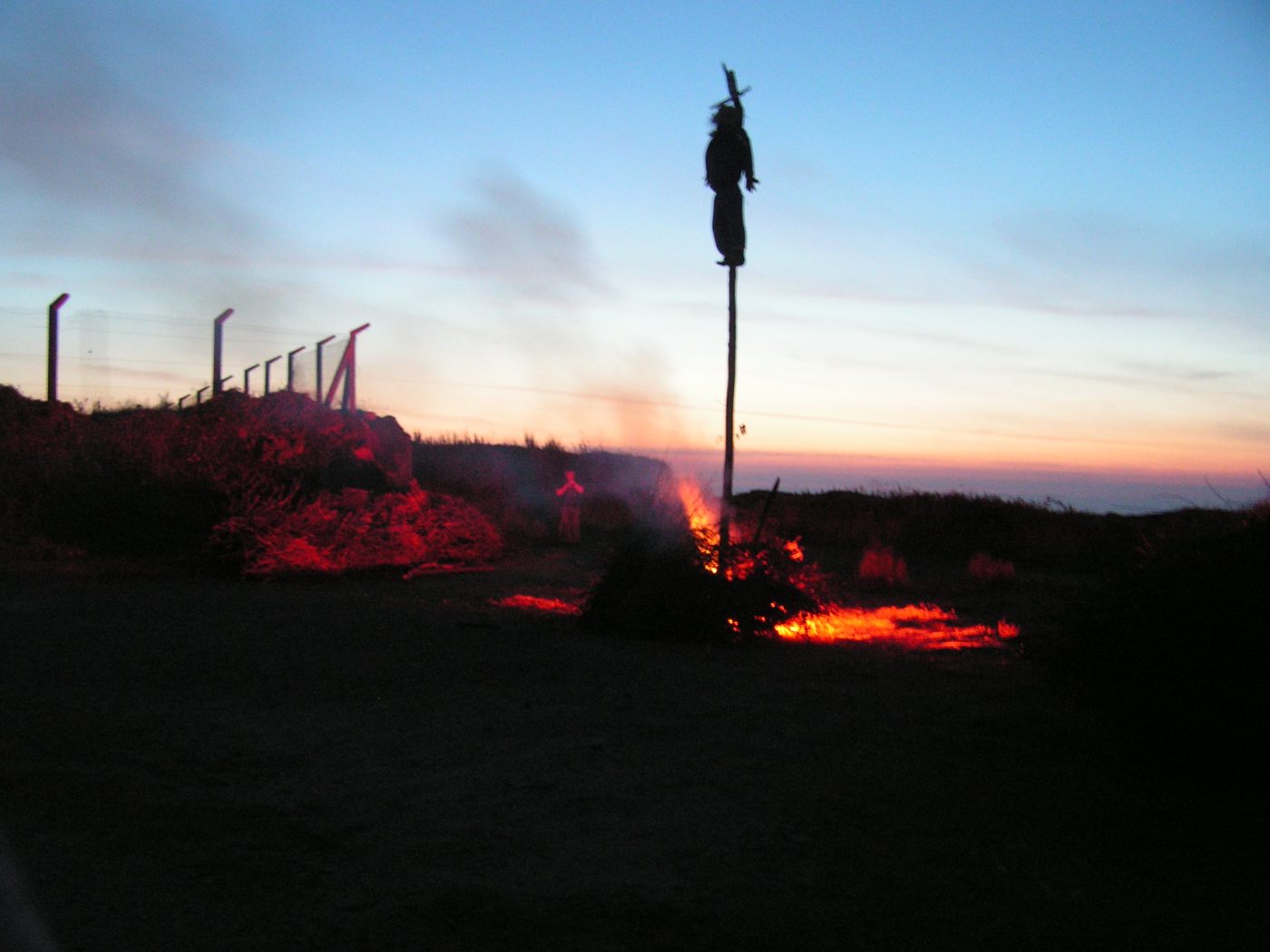 Allumagedu  feu de la Saint Jean à Brézellec
