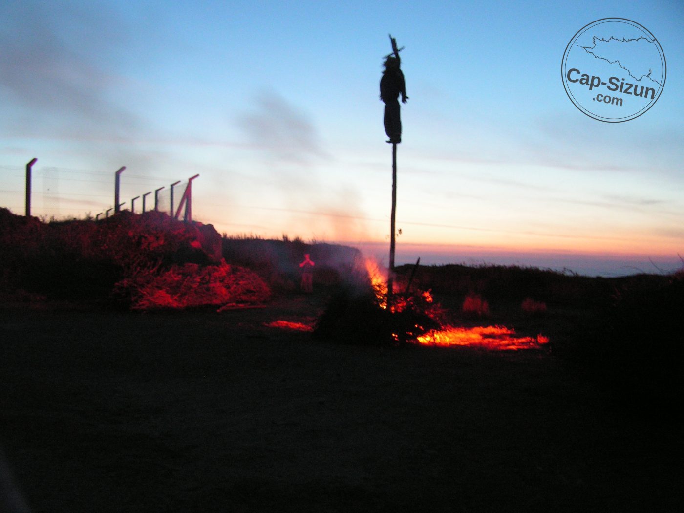 Allumagedu  feu de la Saint Jean à Brézellec