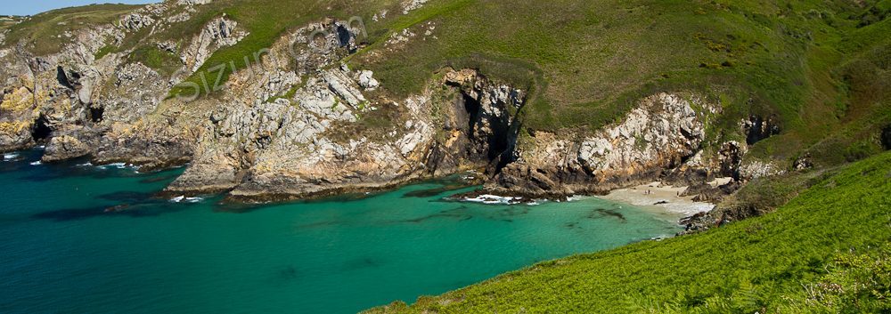 La plage de Louedec sous le soleil