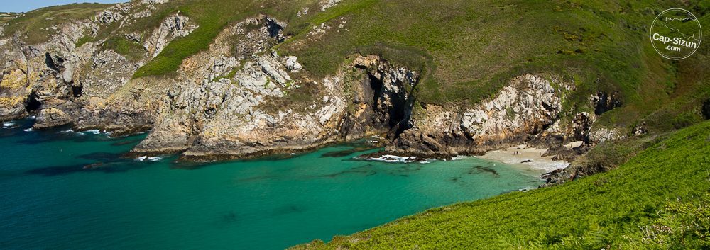 La plage de Louedec sous le soleil