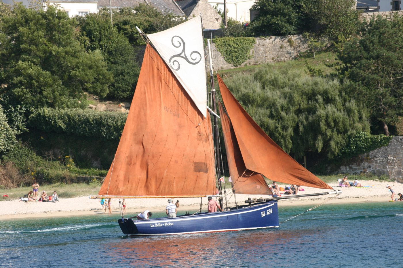 La Belle Isloise sort du port d'Audierne